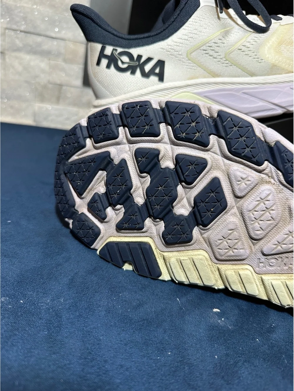 HOKA Arahi 5 Men's Running Shoes Size 10 White and Black